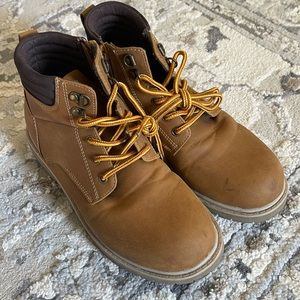 Boys tan boots